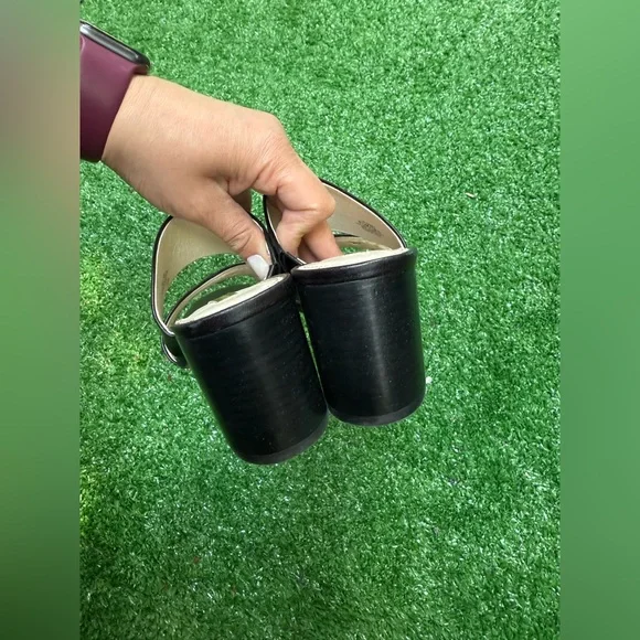 Louise et Cie Women's Kamea Grommet Embellished Black Sandals Size 8.5 - Picture 6 of 13